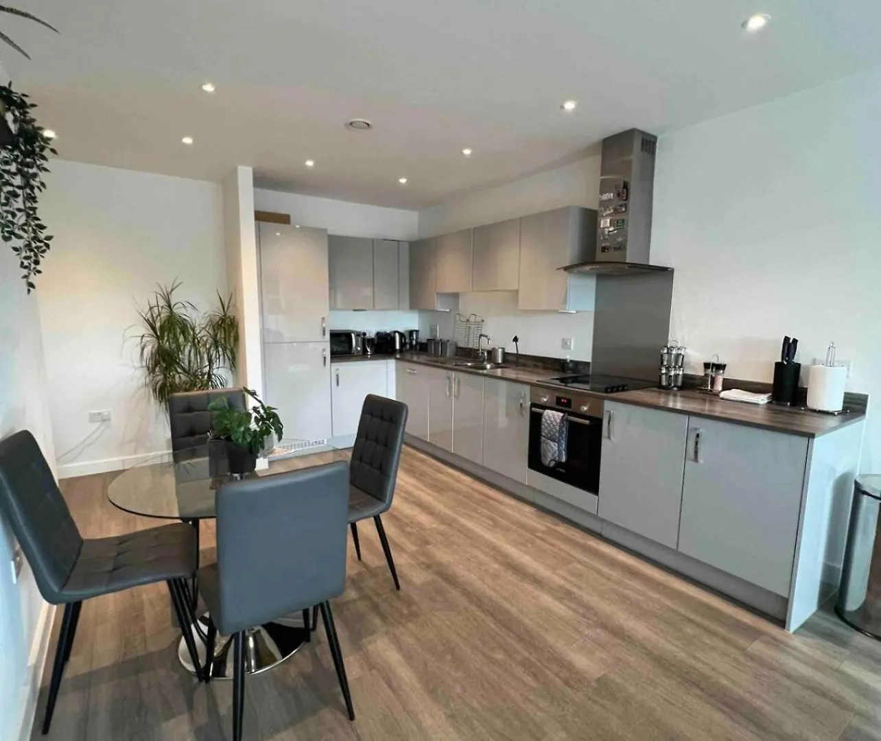 Homestay Private Room In London With Balcony