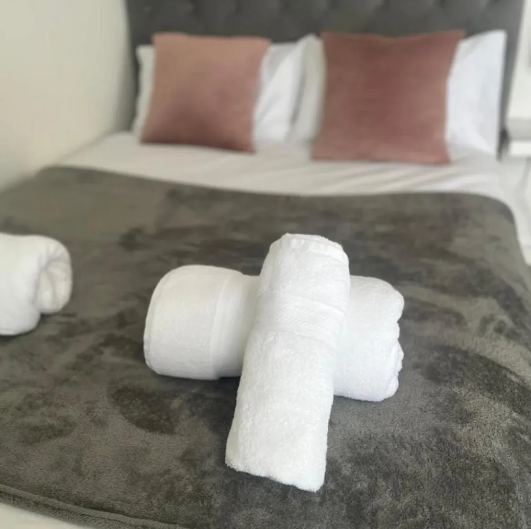 Private Room In London With Balcony Homestay